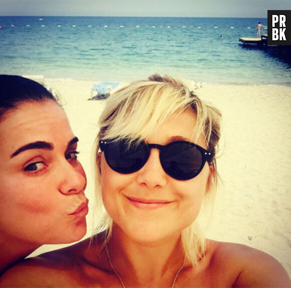 Bérengère Krief souriante à la plage sur Instagram