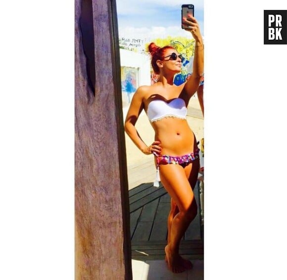 Priscilla Betti sexy en bikini sur Instagram