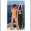 Baptiste Giabiconi nu avec une planche de surf sur Instagram