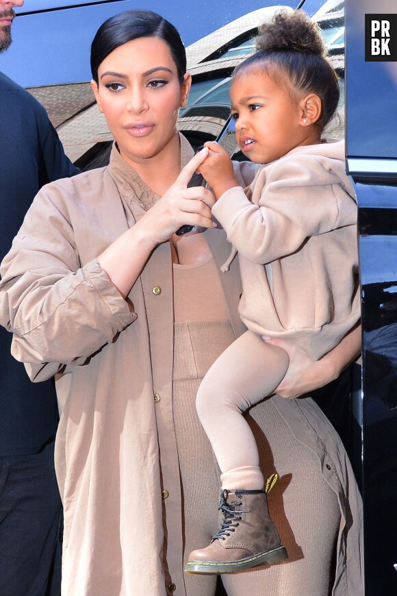 Kim Kardashian et North pour soutenir Kanye West lors du défilé de sa marque à la Fashion Week de New-York, le 16 septembre 2015