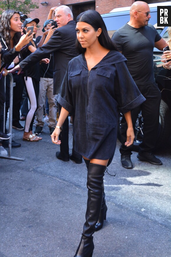 Kourtney Kardashian pour soutenir Kanye West lors du défilé de sa marque à la Fashion Week de New-York, le 16 septembre 2015