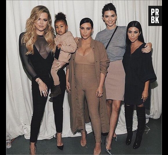 Kim Kardashian et North, Khloé Kardashian, Kendall Jenner et Kourtney Kardashian pour soutenir Kanye West lors du défilé de sa marque à la Fashion Week de New-York, le 16 septembre 2015