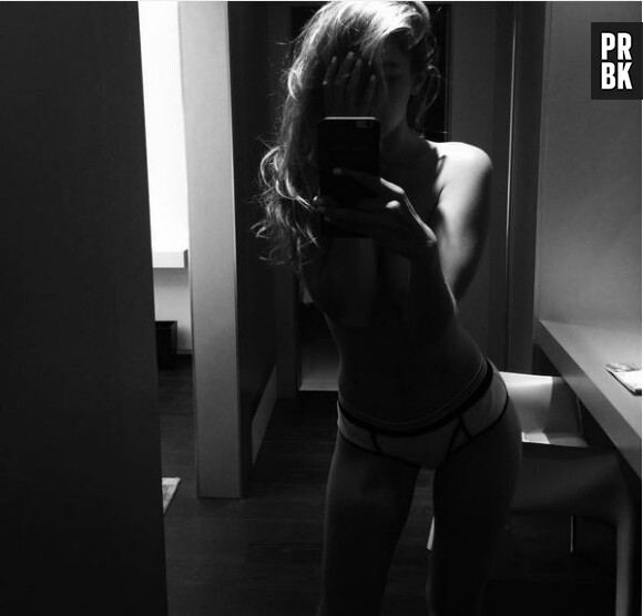 Gigi Hadid sexy : topless et en culotte sur Instagram, le 25 septembre 2015
