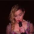Madonna émue sur scène après les attentats de Paris