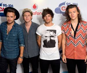 One Direction retrouvent Simon Cowell sur le plateau de X-Factor