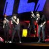 One Direction sur scène lors d'un concert
