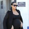Kim Kardashian enceinte : son ventre très rond à Los Angeles