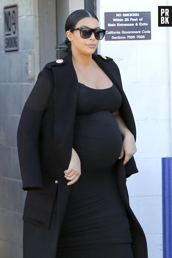 Kim Kardashian enceinte : son ventre très rond à Los Angeles
