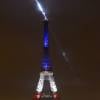 La Tour Eiffel illuminée en bleu, blanc, rouge après les attentats à Paris le 16 novembre 2015