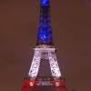 Tour Eiffel illuminée en bleu, blanc, rouge après les attentats à Paris le 16 novembre 2015