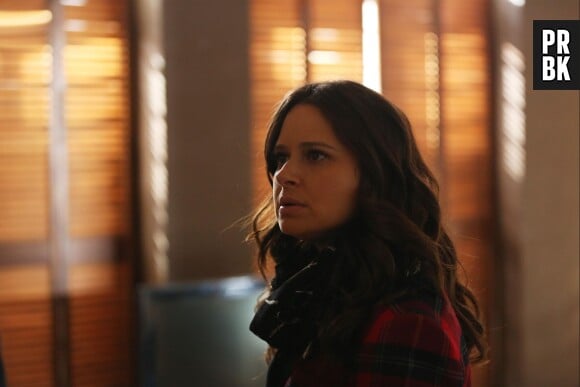 Scandal saison 5, épisode 9 : Quinn (Katie Lowes) sur une photo