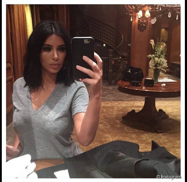 Kim Kardashian se prend en selfie sur Instagram