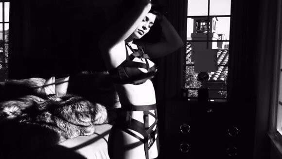 Kylie Jenner en string et soutien-gorge : son shooting bouillant pour bien débuter 2016