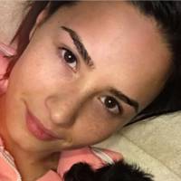 Demi Lovato : selfie sans maquillage et tendre avec son chien Batman