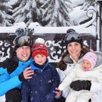 Prince George et Princesse Charlotte adorables sur de nouvelles photos de famille au ski