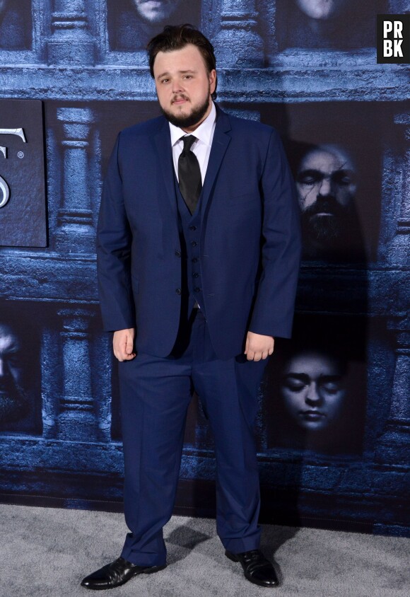 John Bradley à l'avant-première de la saison 6 de Game of Thrones le 10 avril 2016 à Los Angeles