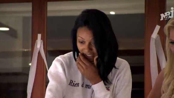 Nehuda (Les Anges 8) déclare la guerre à Aurélie et balance une bombe à Ricardo