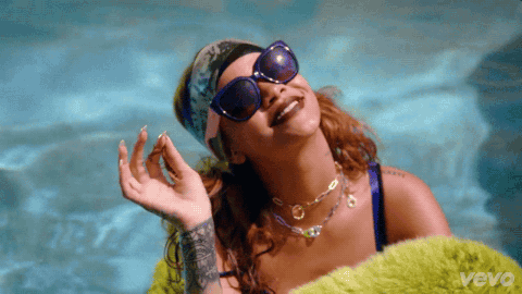 Rihanna dans le clip "Bitch Better Have My Money"