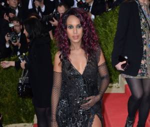 Kerry Washington enceinte sur le tapis rouge du MET Gala le 2 mai 2016 à New York