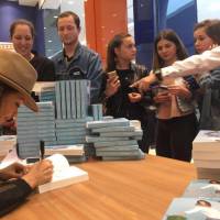 Nabilla Benattia : son livre &quot;Trop vite&quot; explose les ventes en librairies