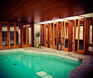 Aaron Paul : un spa dans sa maison en location sur Airbnb