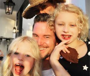 Eric Dane avec ses filles Billie et Georgia et sa femme Rebecca Gayheart