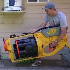 Mark Rober : le YouTubeur crée le plus gros pistolet Nerf du monde 😮