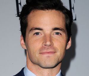 Ian Harding (Pretty Little Liars) sort son tout premier livre, Odd Birds