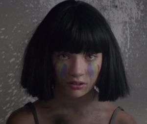 Clip "The Greatest" : Sia rend un hommage puissant aux 49 victimes de la tuerie d'Orlando