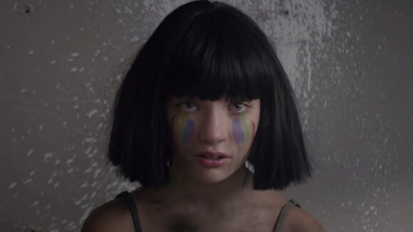 Clip "The Greatest" : Sia rend hommage aux victimes de la tuerie d'Orlando 🌈