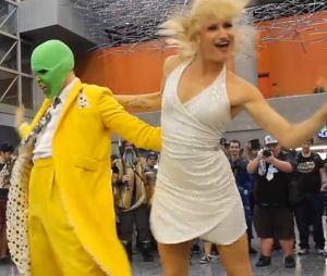 La danse mythique de The Mask par deux cosplayers.