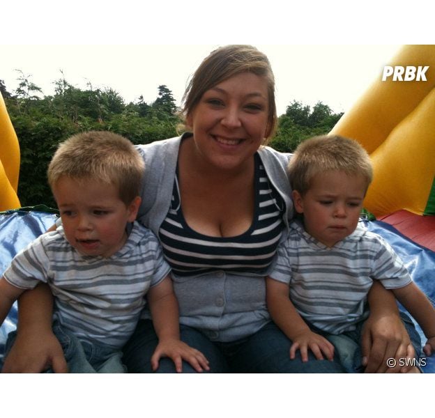 Casey et Logan et Regan Skinner, deux frères jumeaux atteints d'une leucémie aiguë lymphoblastique