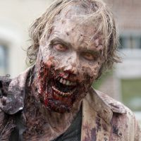 The Walking Dead : un fan de la série tue une femme de 90 ans à cause... des zombies ??