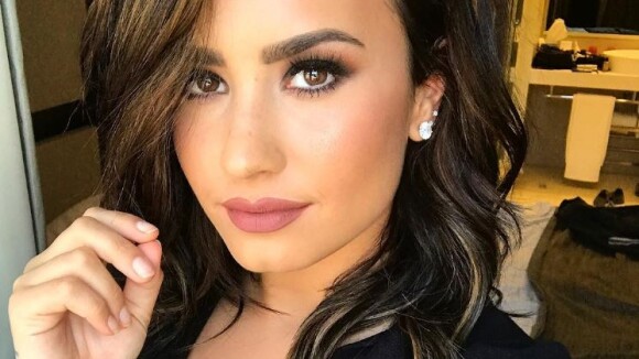 Demi Lovato se fâche avec ses fans à cause de ses seins : le dessin de la discorde