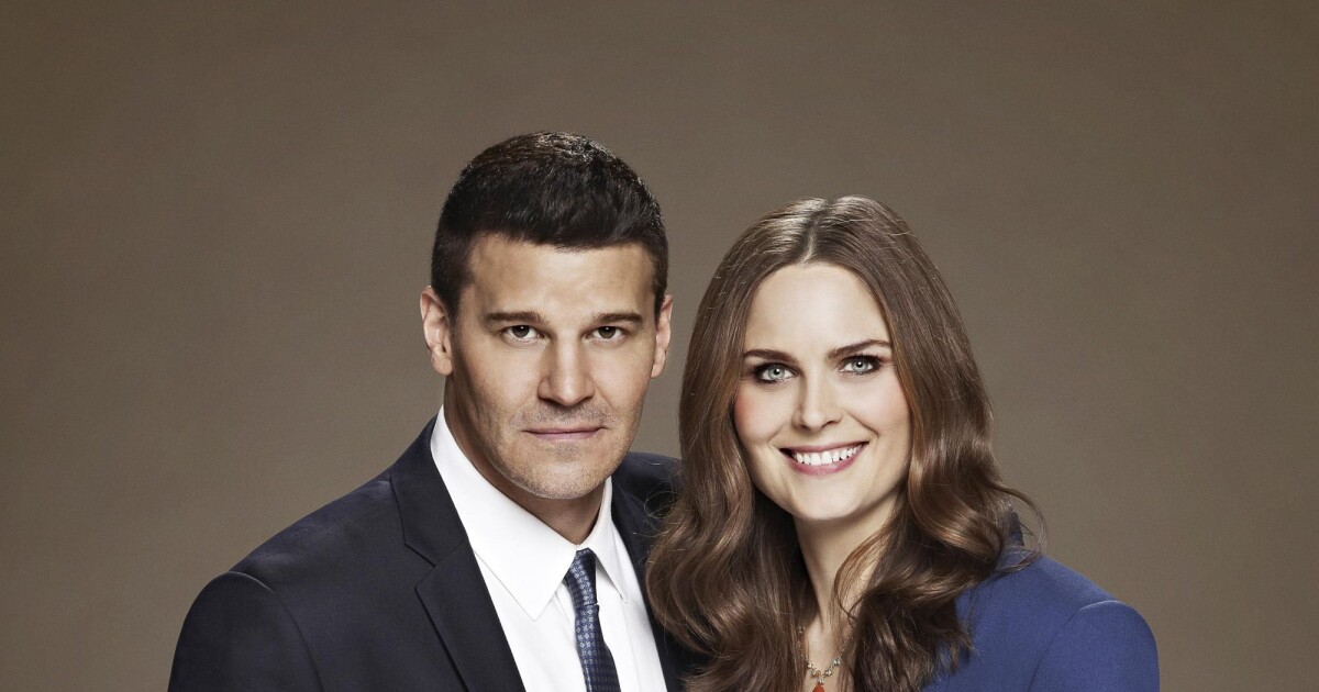 Bones saison 12 : Booth et Brennan (enfin) de retour le... - Volum ...