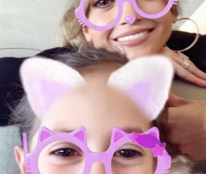 Jennifer Lopez pose avec sa fille Emme sur Instagram.