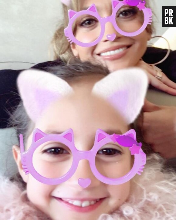 Jennifer Lopez pose avec sa fille Emme sur Instagram.