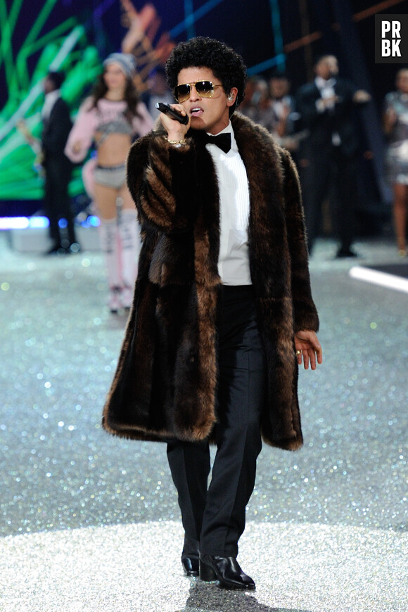Bruno Mars au défilé Victoria's Secret au Grand Palais à Paris.
