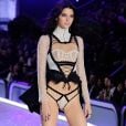 Kendall Jenner au défilé Victoria's Secret au Grand Palais à Paris.