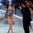 Bella Hadid et son chéri The Weeknd au défilé Victoria's Secret au Grand Palais à Paris.