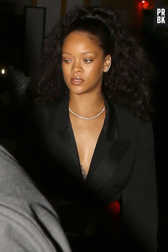 Rihanna sans soutien-gorge et avec un haut transparent, son compte bientôt sanctionné ?