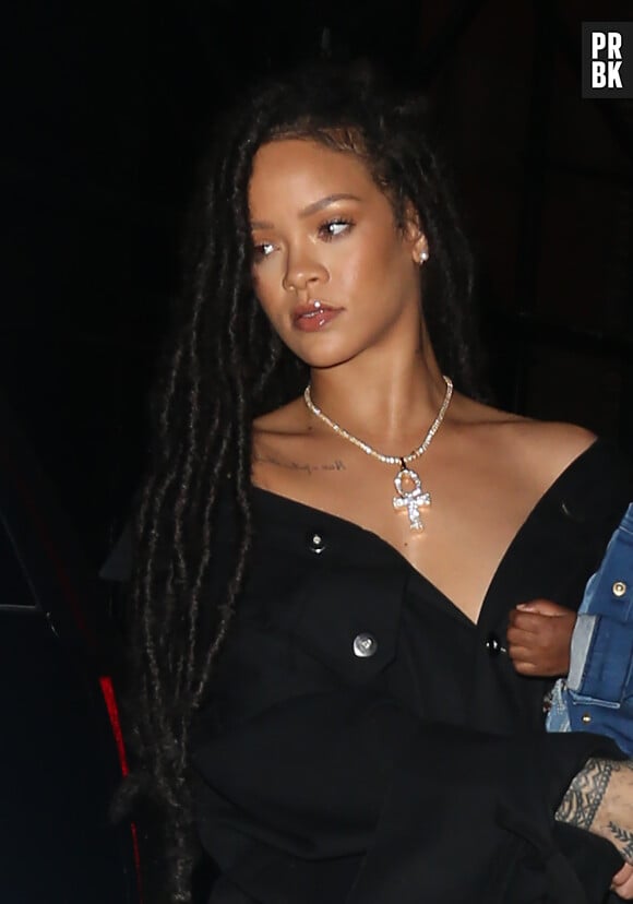 Rihanna sans soutien-gorge et avec un haut transparent, la chanteuse provoque à nouveau Instagam