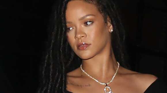 Rihanna provoque à nouveau Instagram sans soutien-gorge et avec un haut transparent