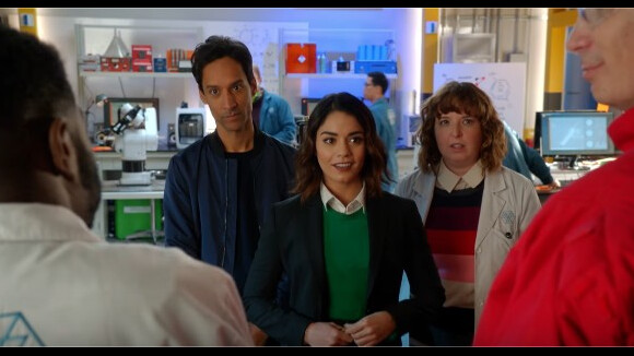 Powerless : Vanessa Hudgens contre les super-héros dans une bande-annonce déjantée