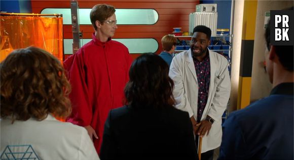 Powerless : Vanessa Hudgens contre les super-héros dans une bande-annonce déjantée