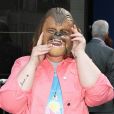       Après le buzz du masque Chewbacca, une maman accouche... avec le masque sur la tête !      