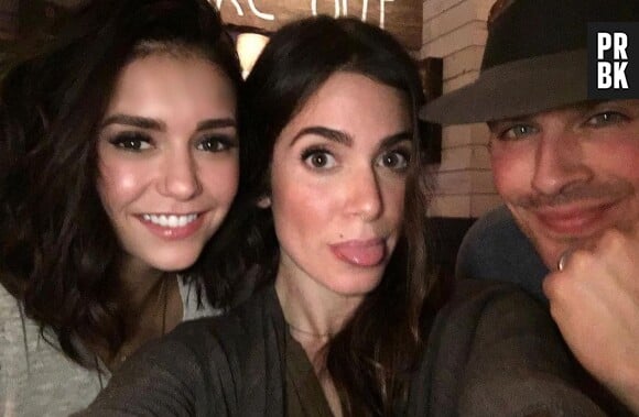 Nina Dobrev et Ian Somerhalder ensemble : les acteurs de The Vampire Diaries saison 8 réunis avec Nikki Reed, le trio prouve que tout va bien entre eux.