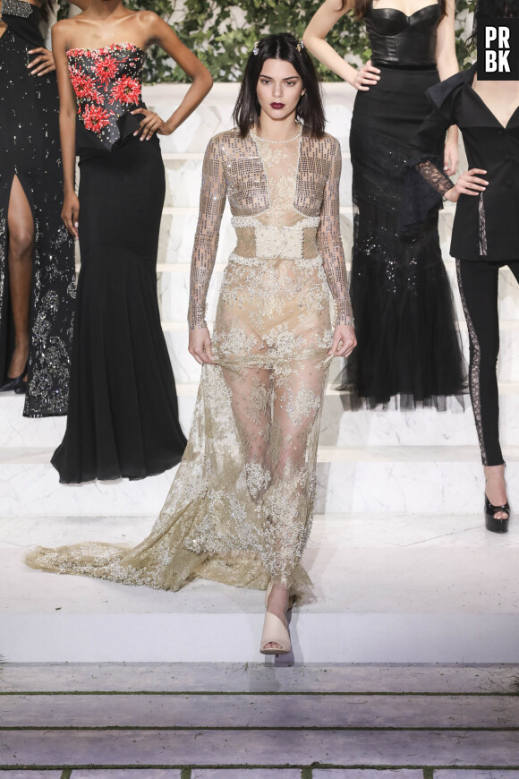 Kendall Jenner ultra sexy au défilé de lingerie La Perla pour la collection Automne-Hiver 2017.