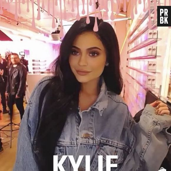 Kylie Jenner : sa palette Royal Peach de Kylie Cosmetics provoquerait des maux de tête !