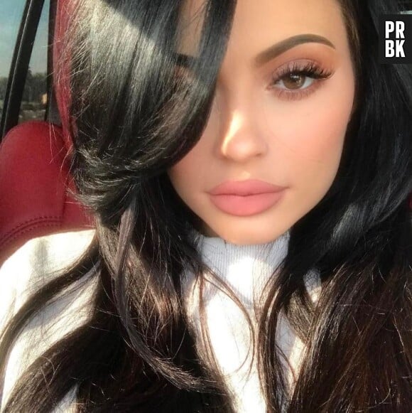 Kylie Jenner : sa palette Royal Peach de Kylie Cosmetics provoquerait des maux de tête !